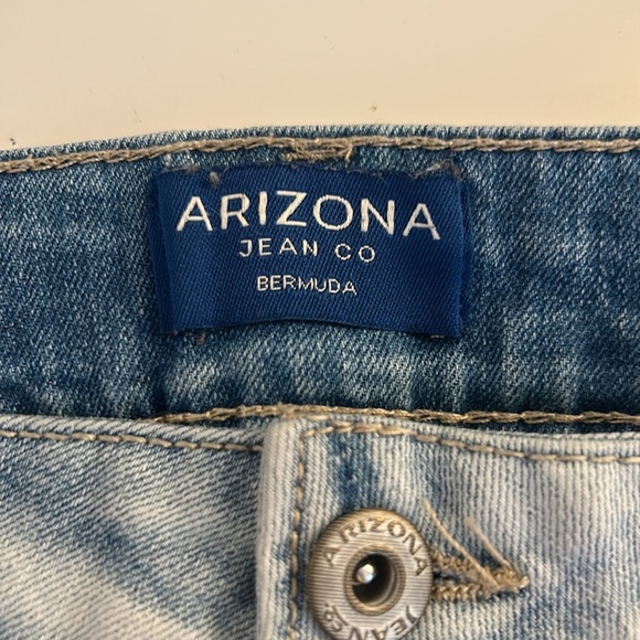 Arizona Jean Co. Light Wash Casual Classic Bermuda Jean Shorts Size 16 1/2 Plus - Picture 5 of 6